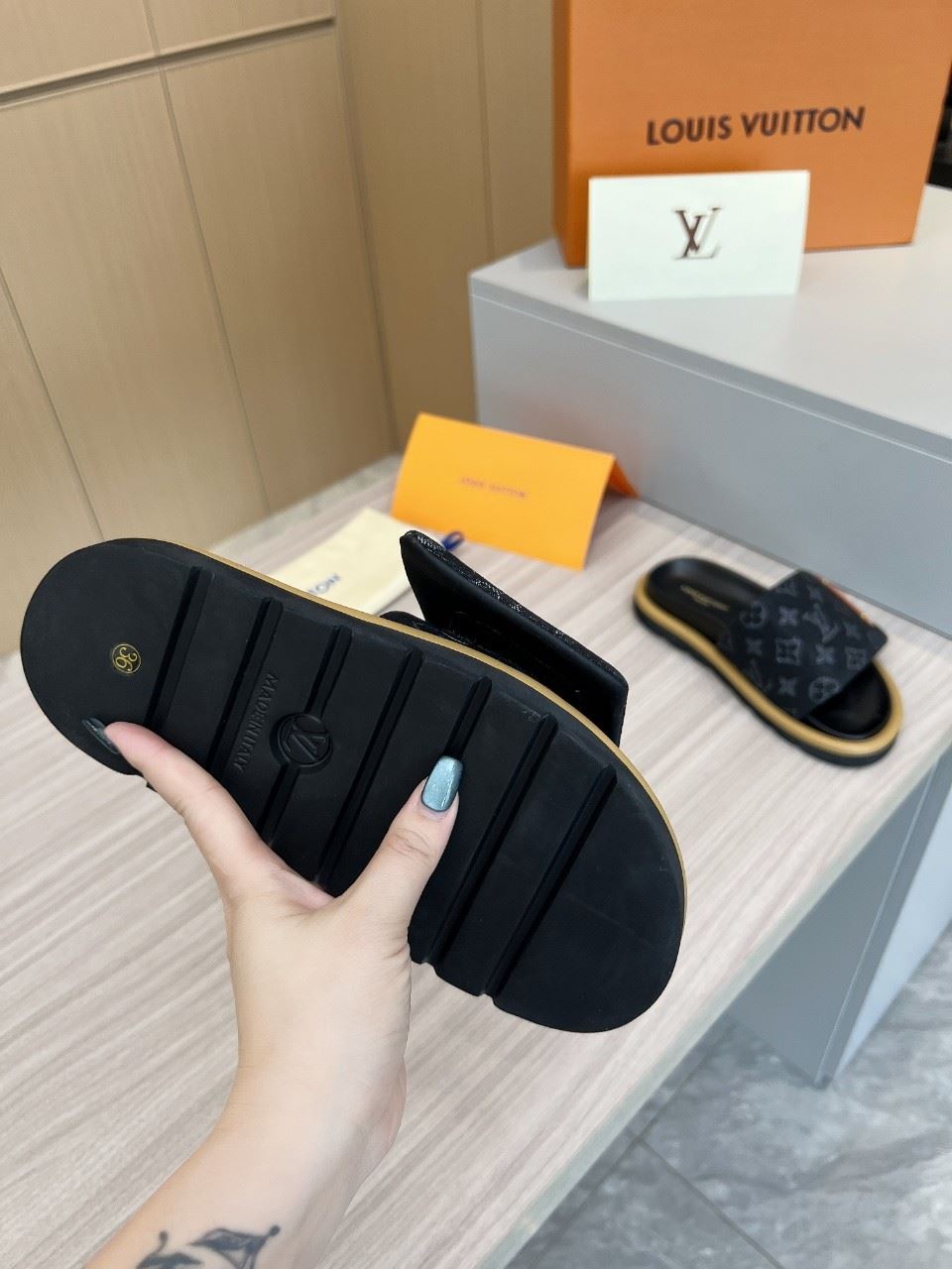 Louis Vuitton Slippers